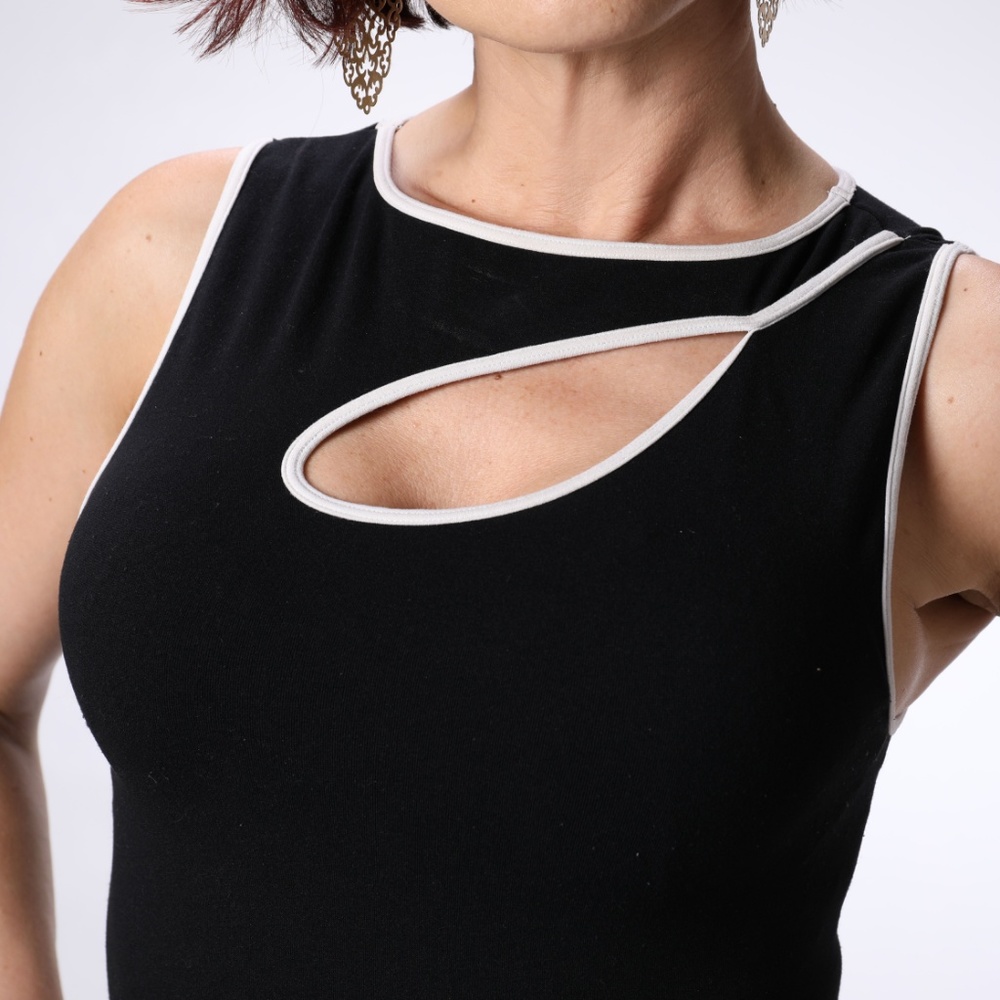 Black and White sleeveless shirt size XS